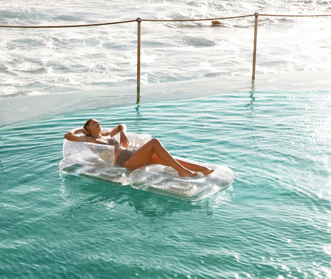 SPOTLIGHT ON: GLITTER INFLATABLE LILO CHAIR - SUNNYLiFE EU