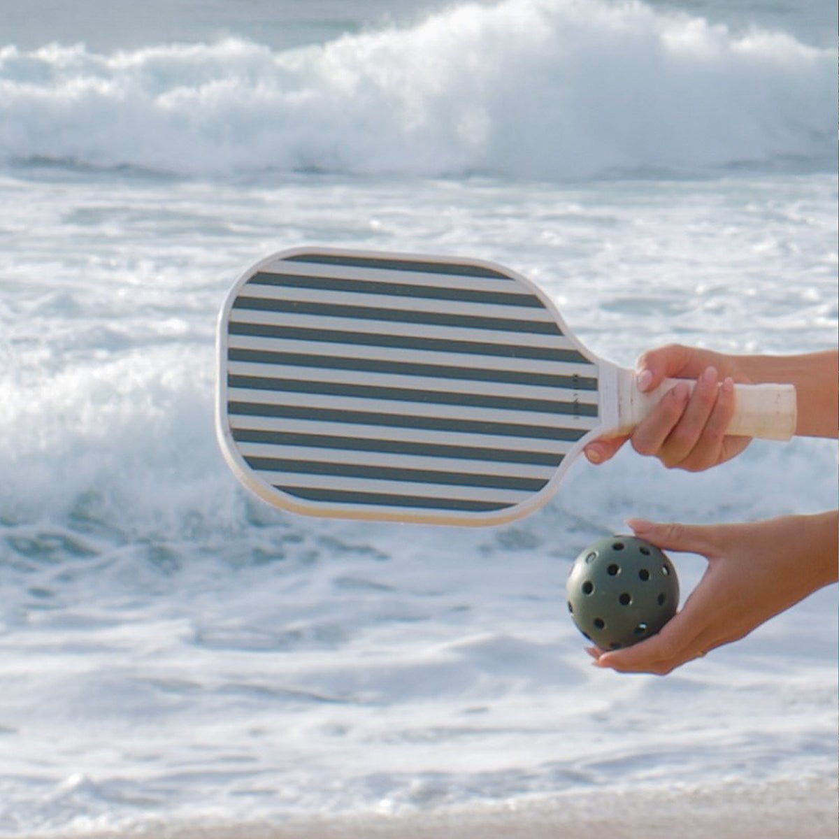 How To Play Pickle Ball | Your Ultimate Guide - SUNNYLiFE EU