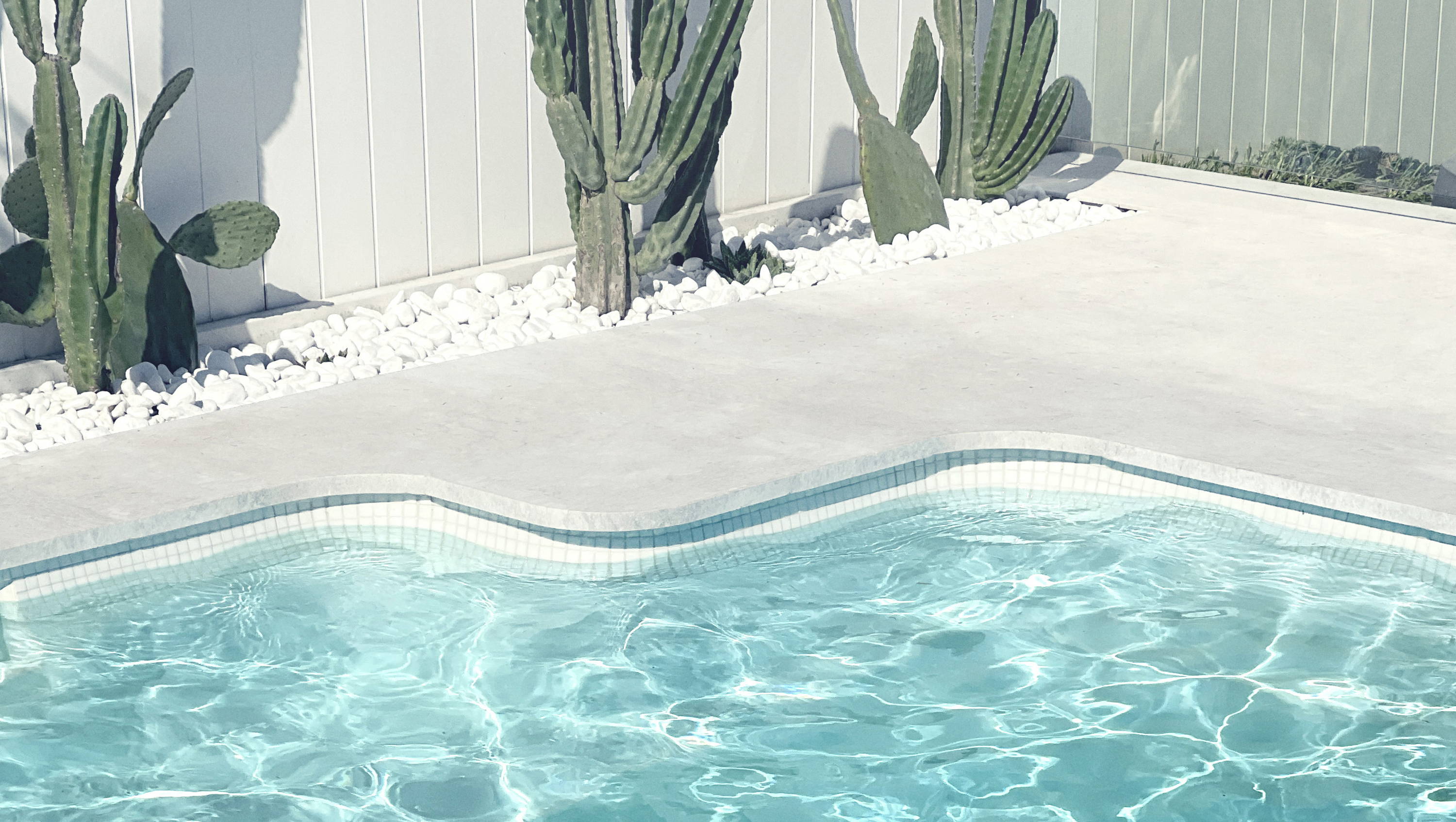 HOW TO STORE YOUR POOL FLOATS, TOYS AND INFLATABLES IN 3 EASY STEPS - SUNNYLiFE EU