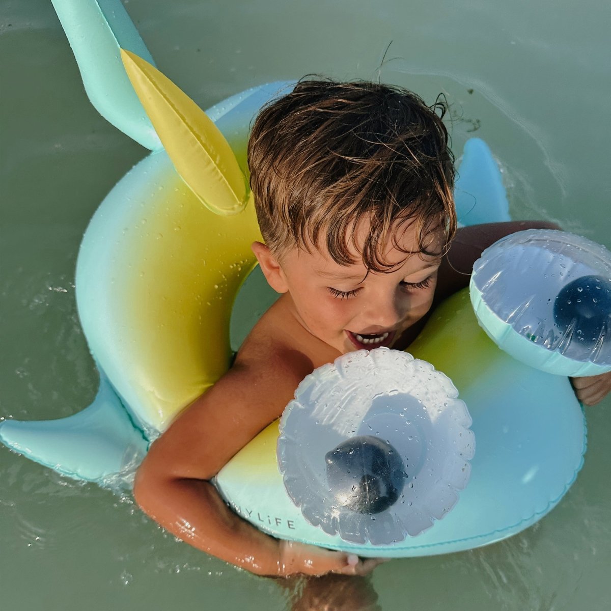 Kids Tube Pool Ring - Salty the Shark - SUNNYLiFE EU
