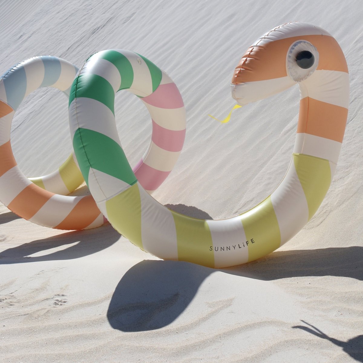 Giant Inflatable Noodle - Poolside - SUNNYLiFE EU