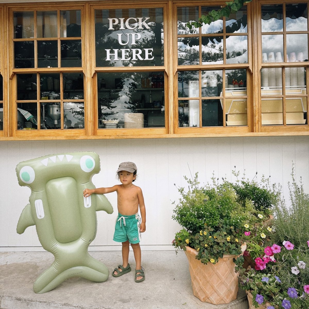 Kids Lie - On Float - Salty the Shark - SUNNYLiFE EU