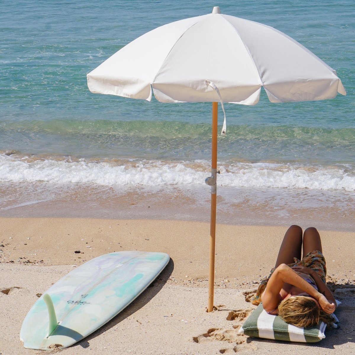 Luxe Beach Umbrella - Cream - SUNNYLiFE EU