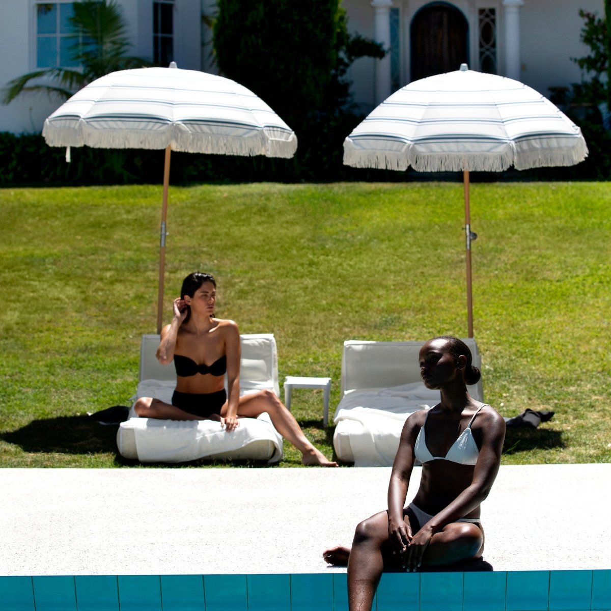 Luxe Beach Umbrella - The Resort - SUNNYLiFE EU