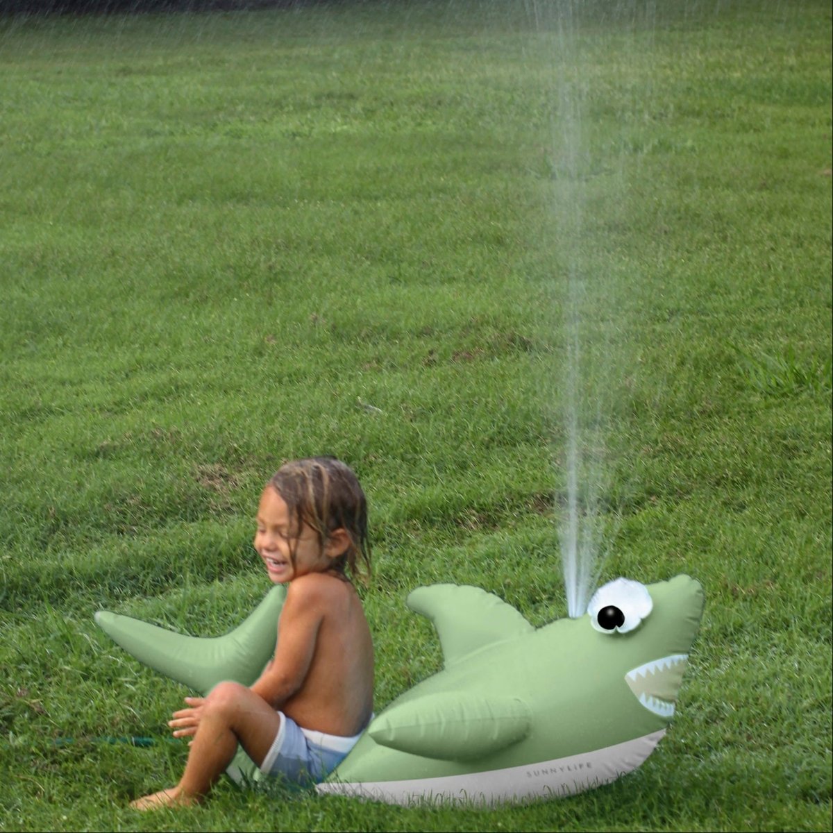 Inflatable Shark Sprinkler - SUNNYLiFE EU