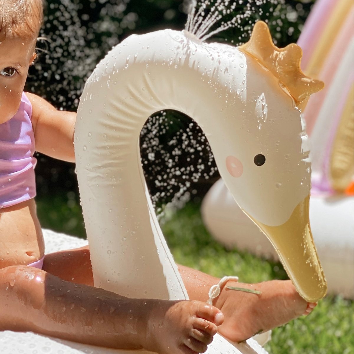 Inflatable Sprinkler - Princess Swan - SUNNYLiFE EU