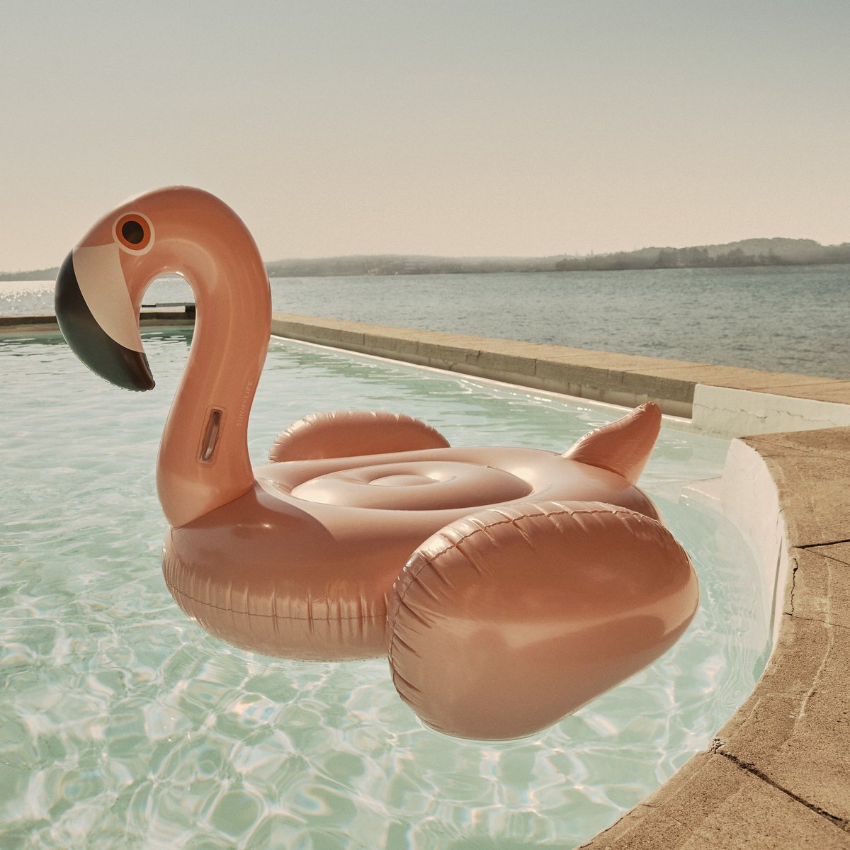 Luxe Flamingo Ride - On Float - SUNNYLiFE EU