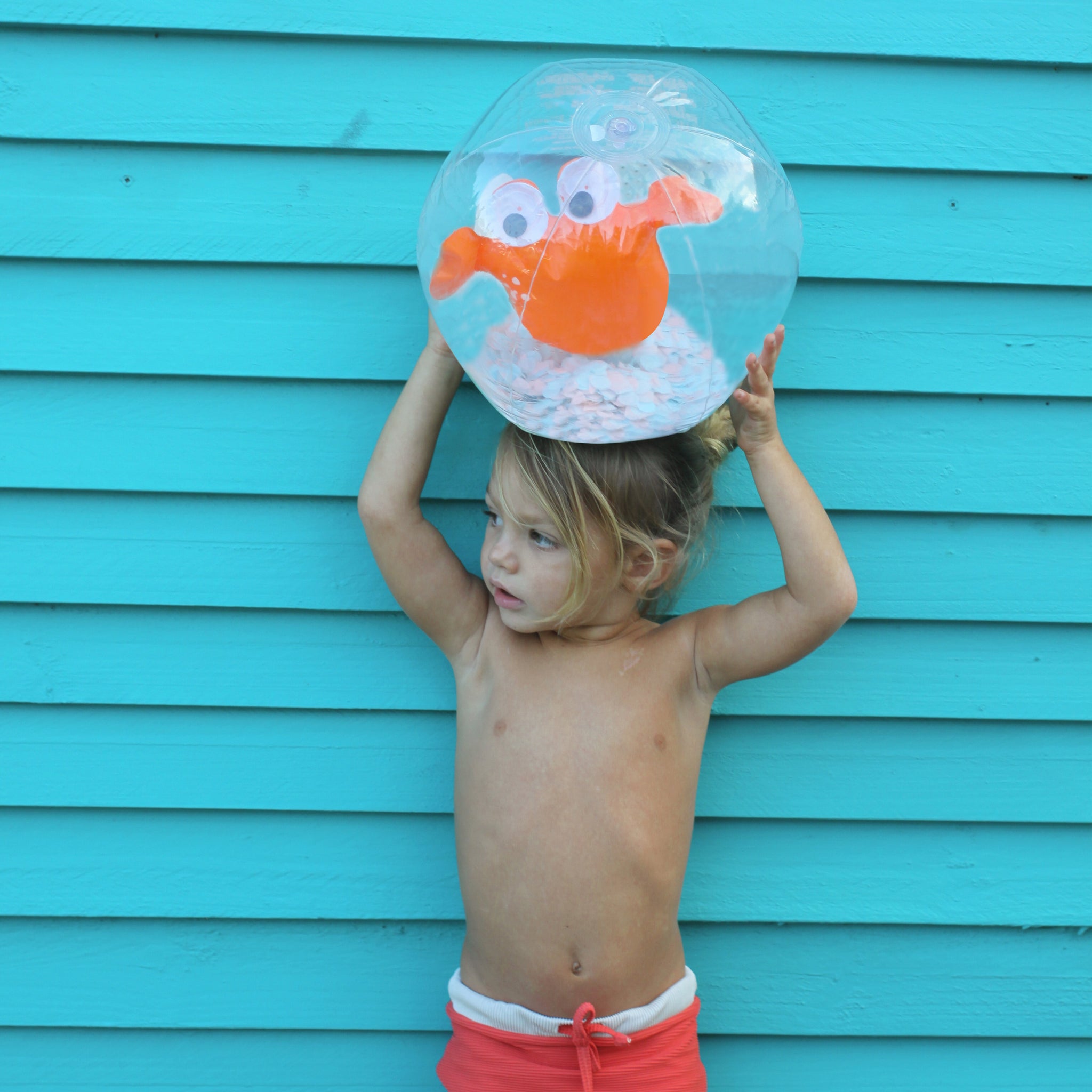 Ballon de plage gonflable 3D | Sonny la créature de la mer orange fluo