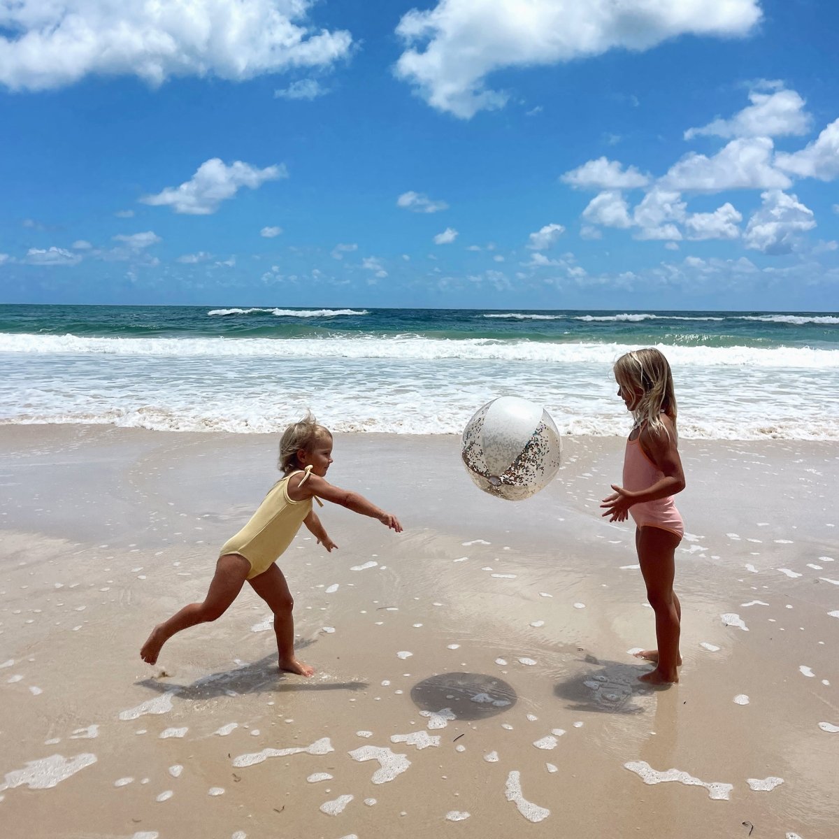 Inflatable Beach Ball - Cotton Candy - SUNNYLiFE EU