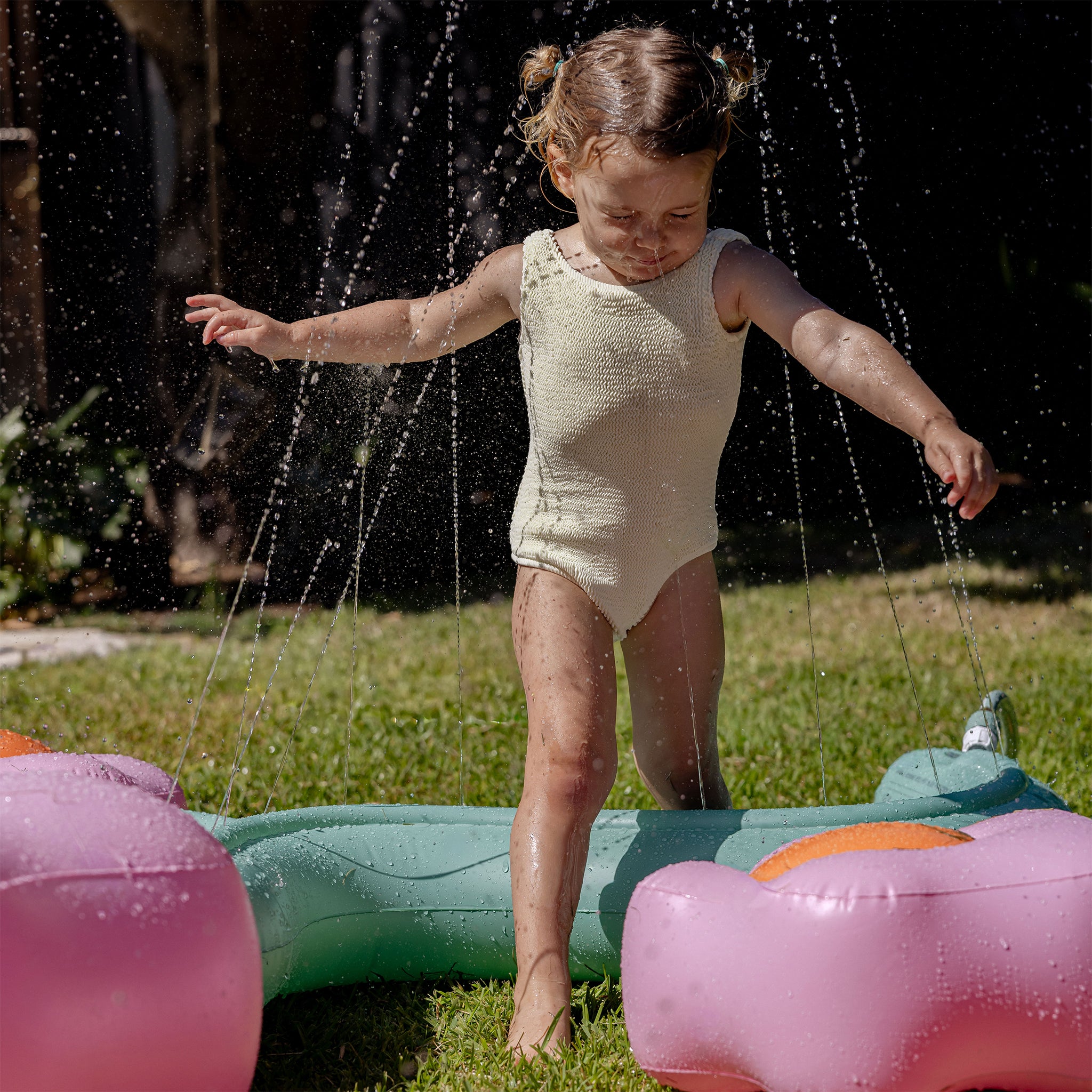 Kids Inflatable Backyard Sprinkler | SUNNYLiFE